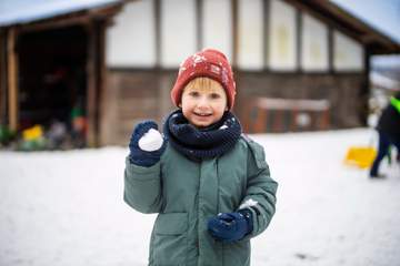 Achtung! Schneeballschlacht!