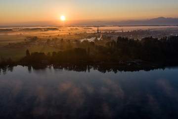 Herbstlicher Morgennebel über Eggstätt